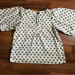 Ann Taylor Factory Floral Blouse Size L Cream Flutter Sleeve V-Neck Boho Top